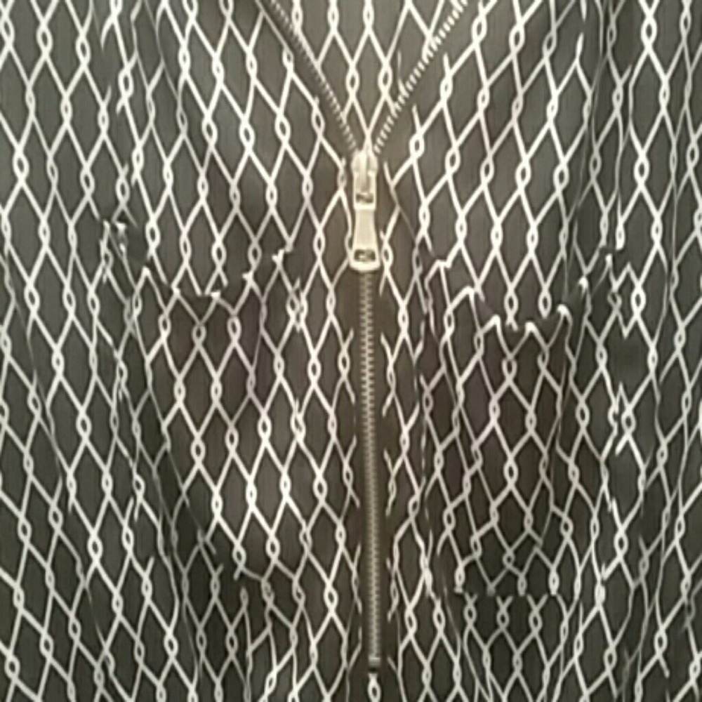 blouse - Picture 2 of 3